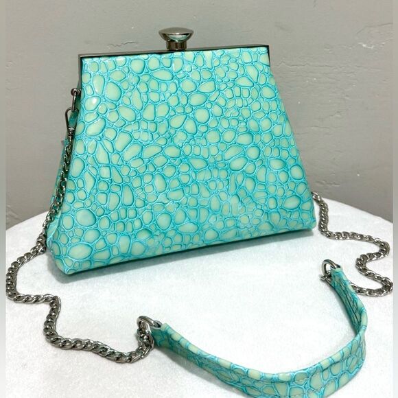 Genuine Leather Cobblestone Embossed Handmade Push Lock Boxy Bag/Multi Use Style - Picture 4 of 16